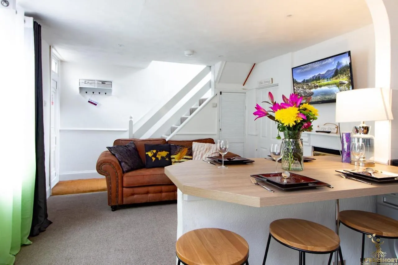 Modern Quirky Exeter City Cottage 2 Min Walk - Shops 0*,