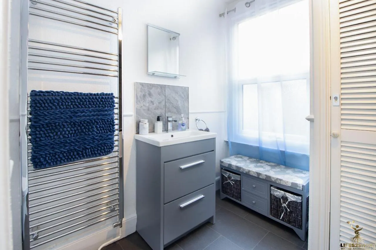 Modern Quirky Exeter City Cottage 2 Min Walk - Shops 0*,  Royaume-Uni